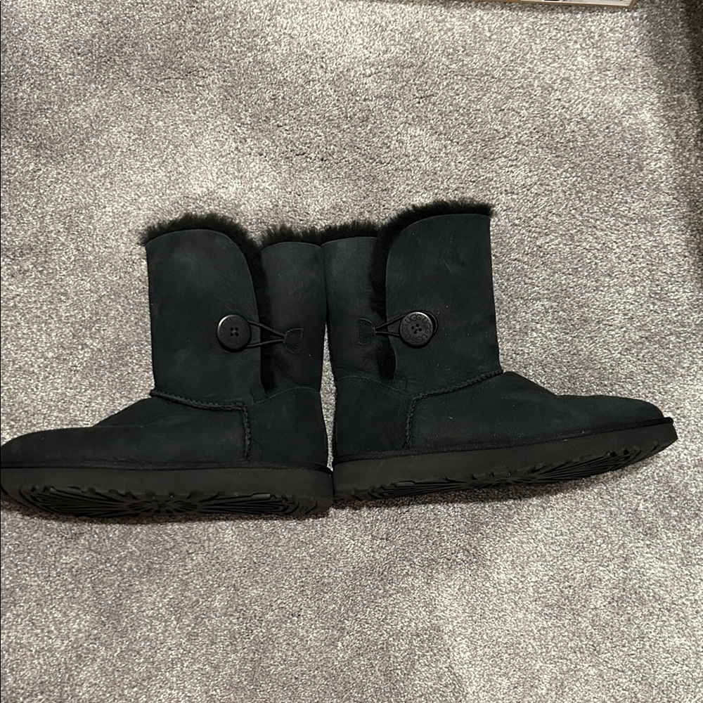 UGGS